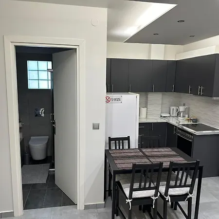 Beautiful With Balcony Διαμέρισμα