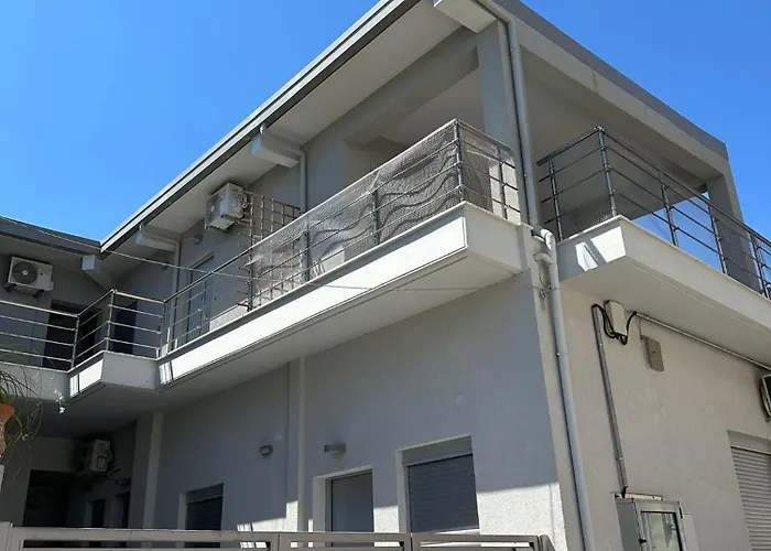 Apartamento Beautiful With Balcony Calamata